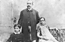 Chabildas Lalubhai with Second wife Kesarbai and son Janmejay 